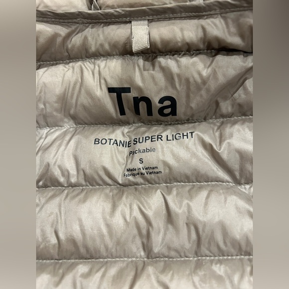 Aritzia TNA Bontanie Puffer Jacket - Picture 4 of 9